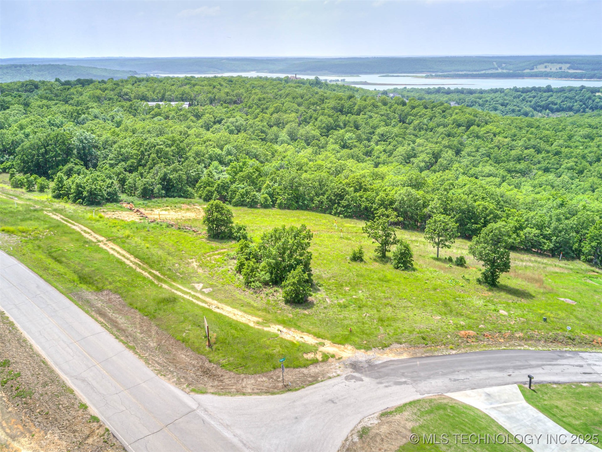 33 Catalina Boulevard Property Photo 11