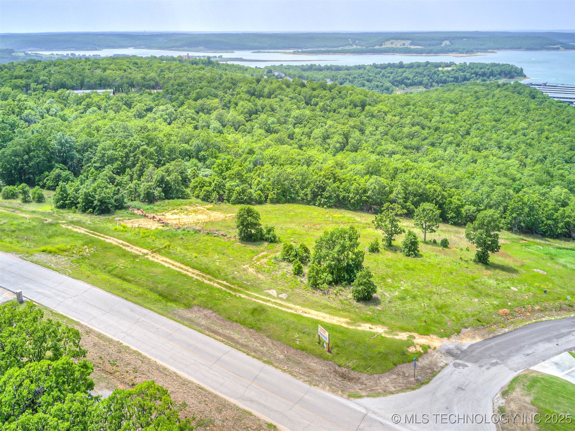 33 Catalina Boulevard Property Photo 12