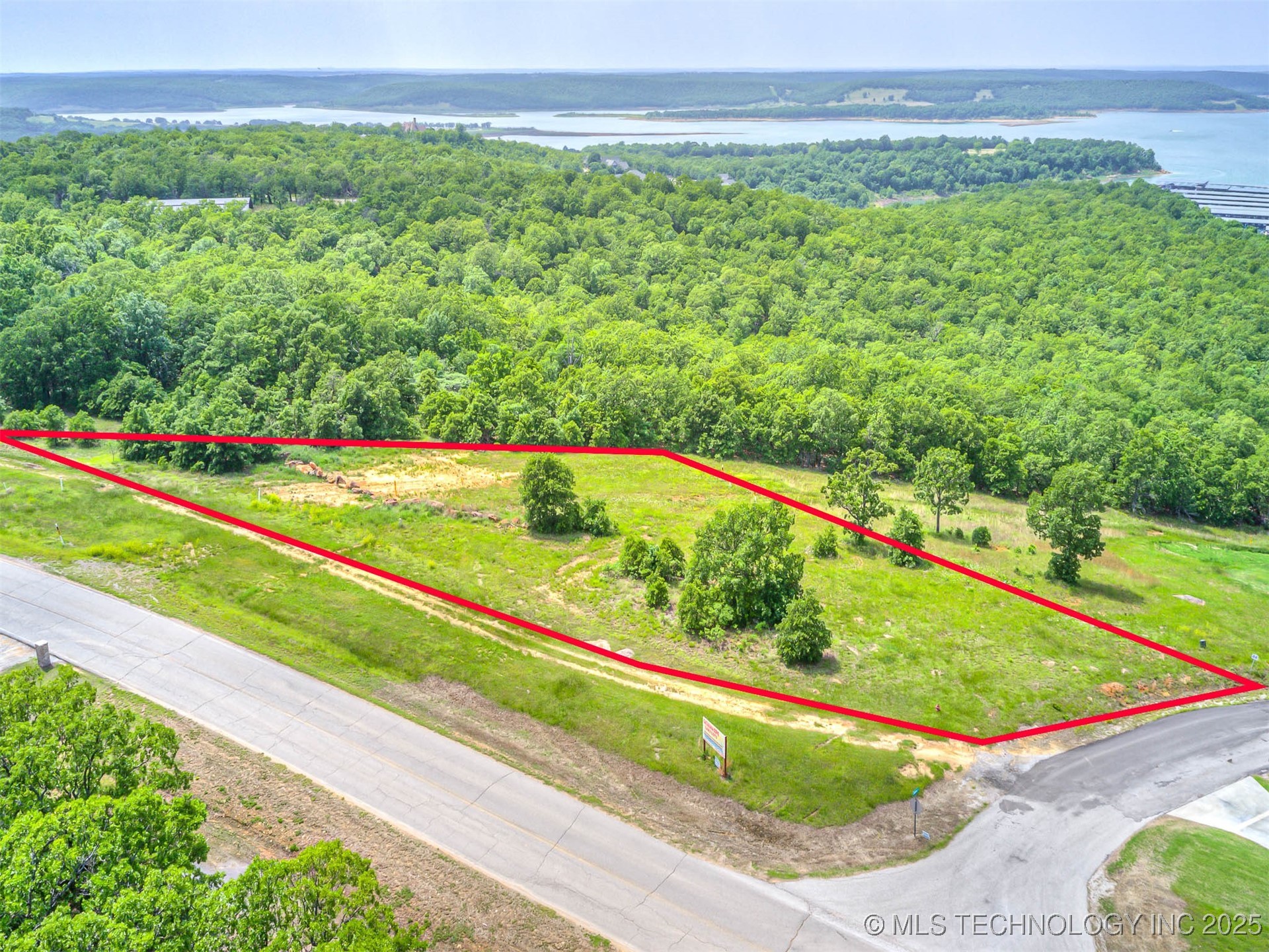 33 Catalina Boulevard Property Photo 13