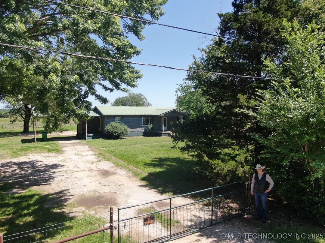 824 W Houston Street Property Photo 5