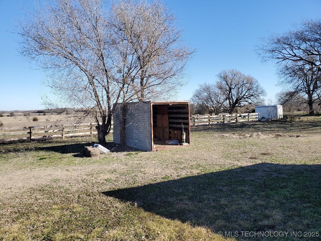 824 W Houston Street Property Photo 9