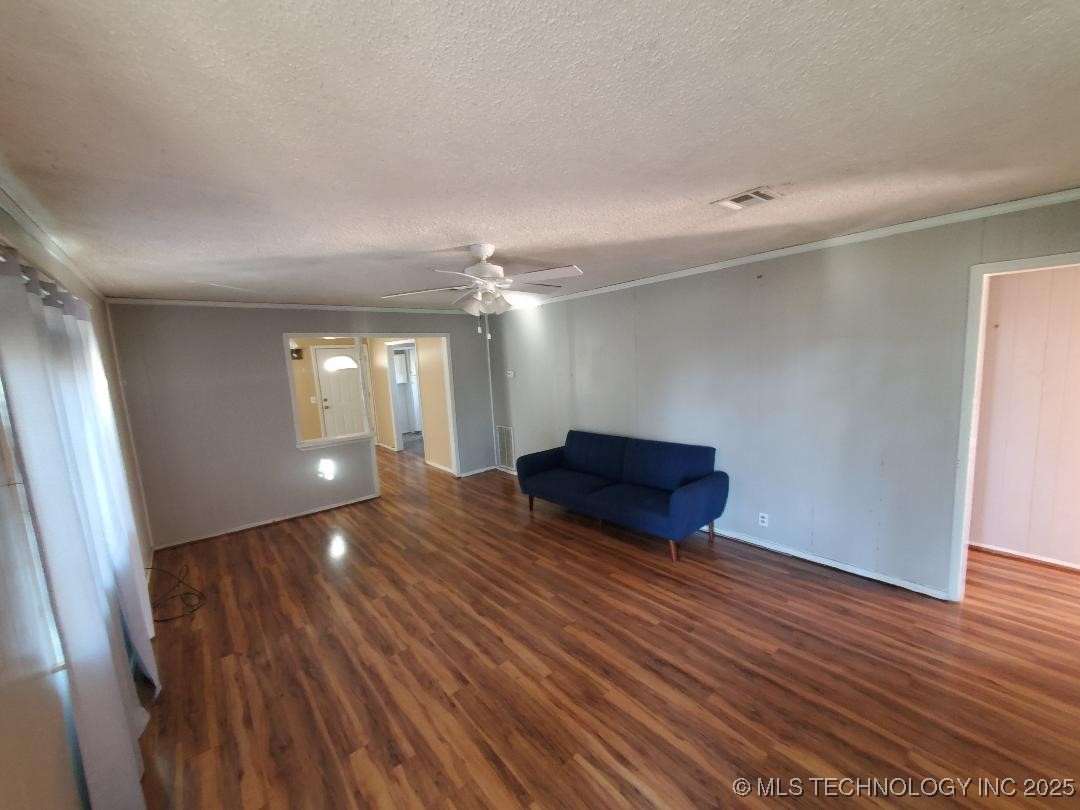 824 W Houston Street Property Photo 32