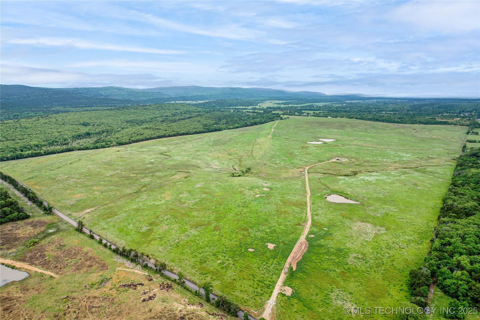 2518559 Property Photo 2