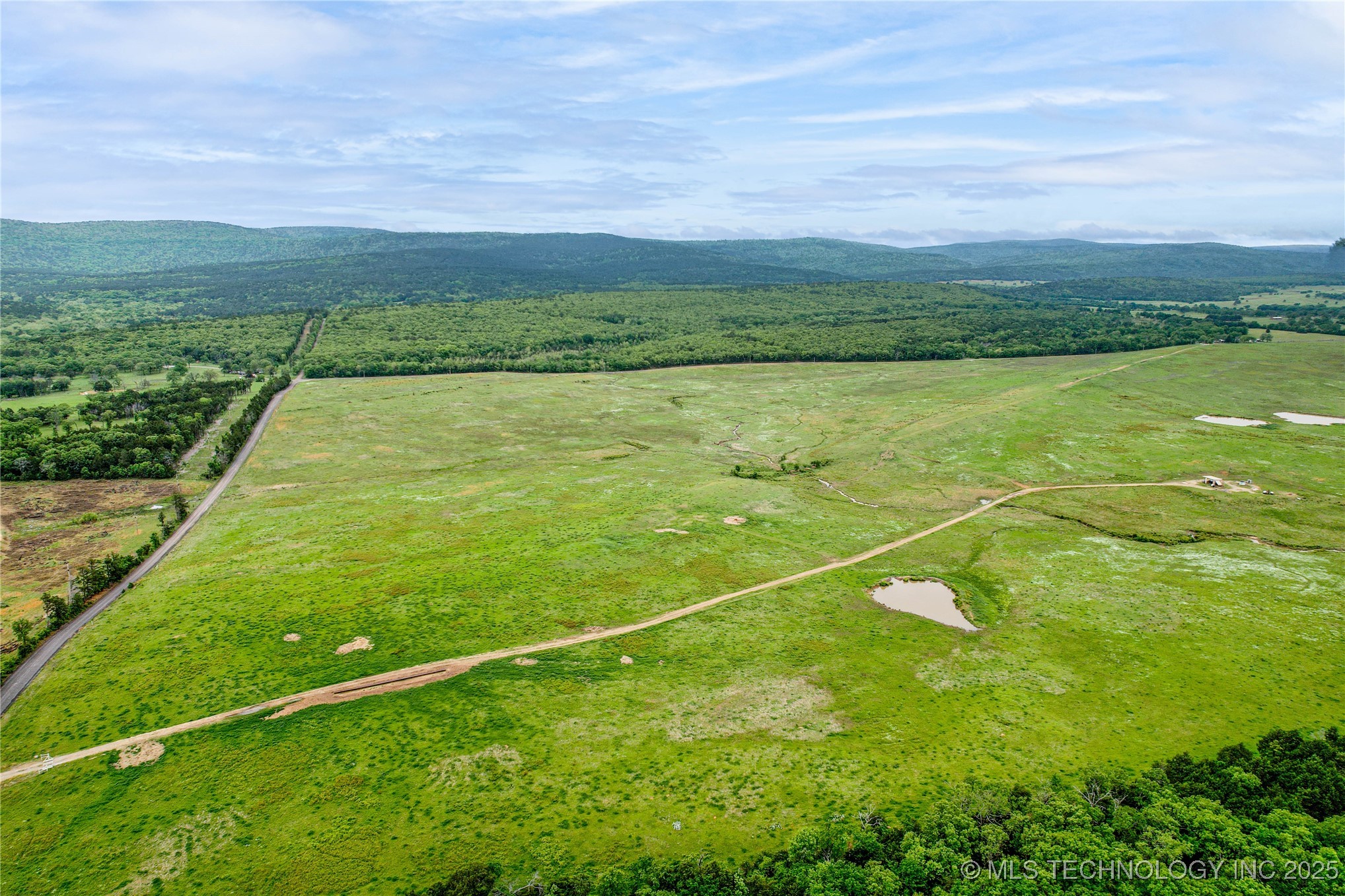 2518559 Property Photo 3