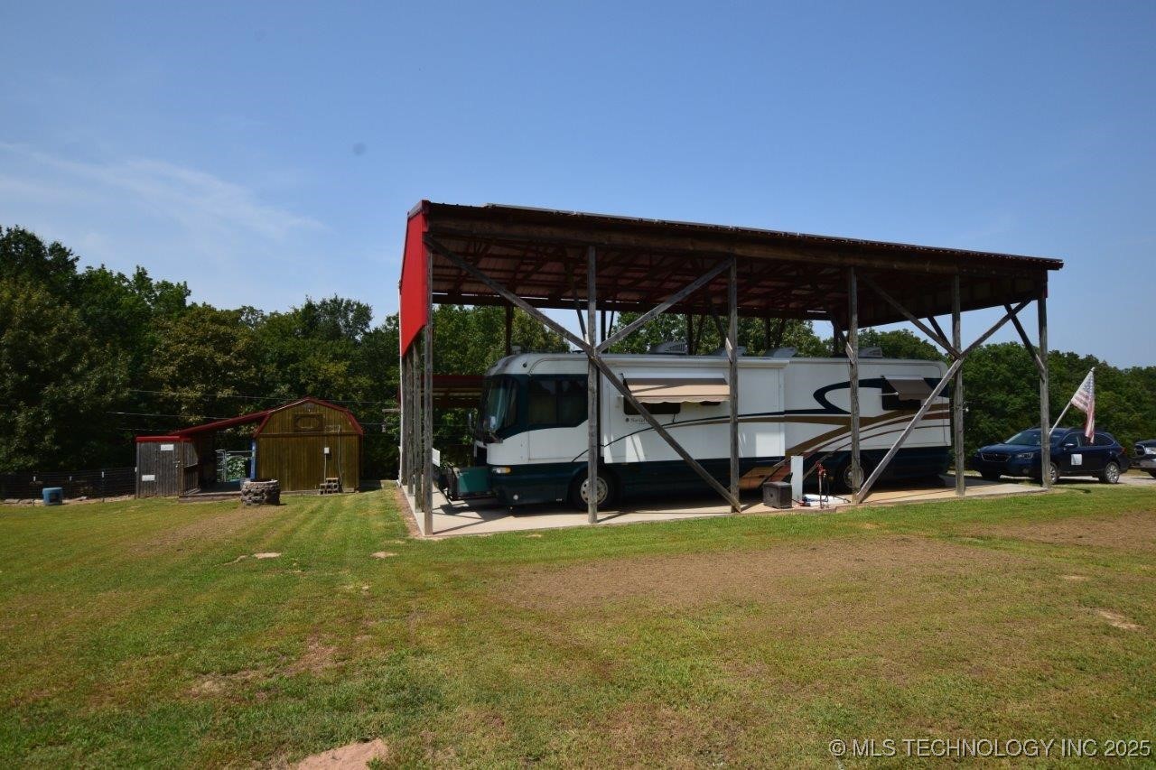 460925 E 1146 Road Property Photo 4