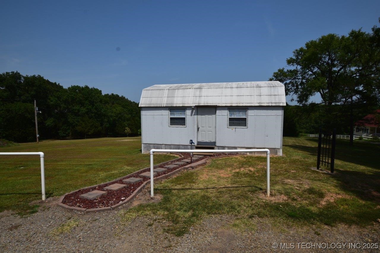 460925 E 1146 Road Property Photo 6
