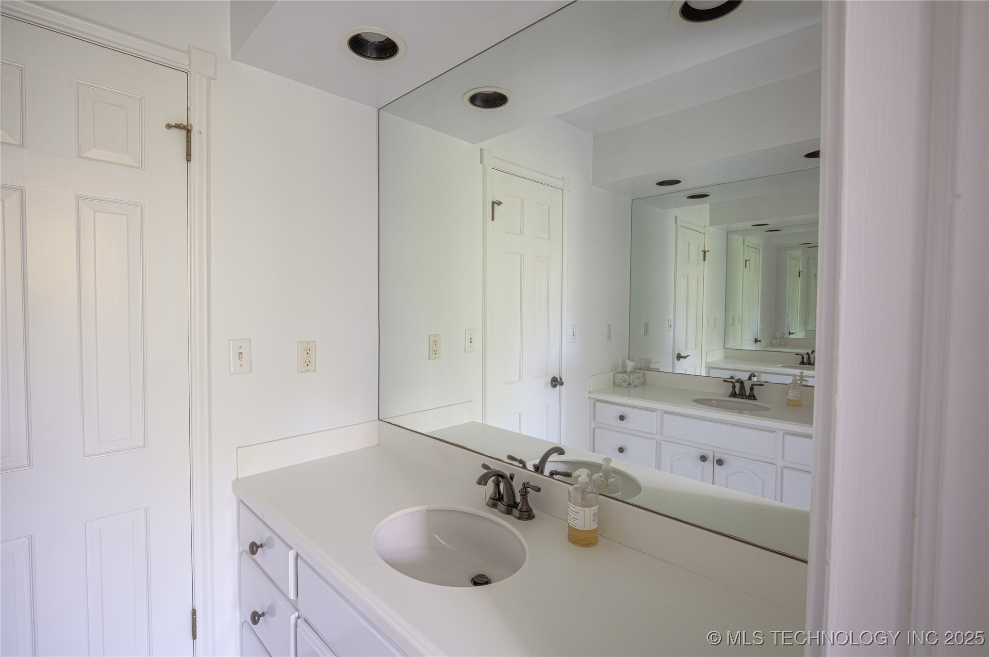 3421 E 62nd Street Property Photo 27