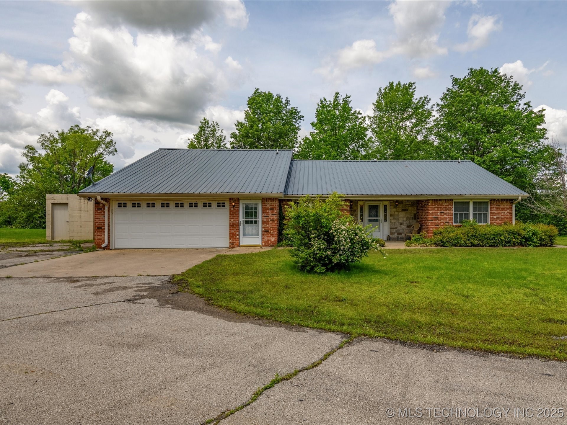 300 Keeler Street Property Photo 2