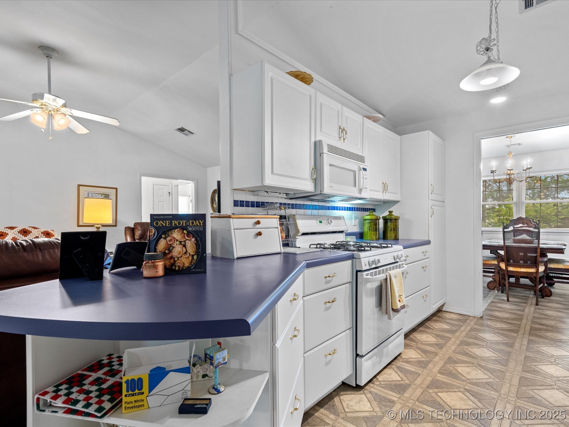 300 Keeler Street Property Photo 13