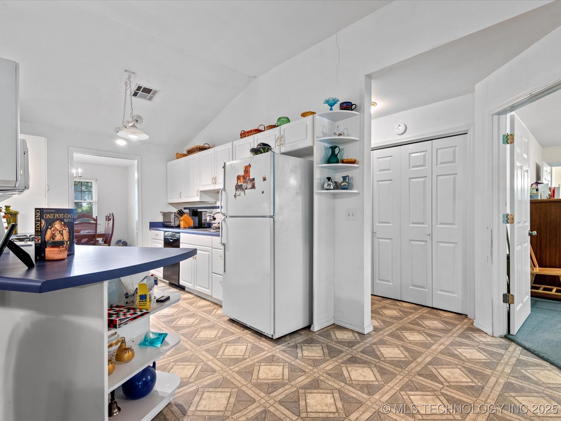 300 Keeler Street Property Photo 14