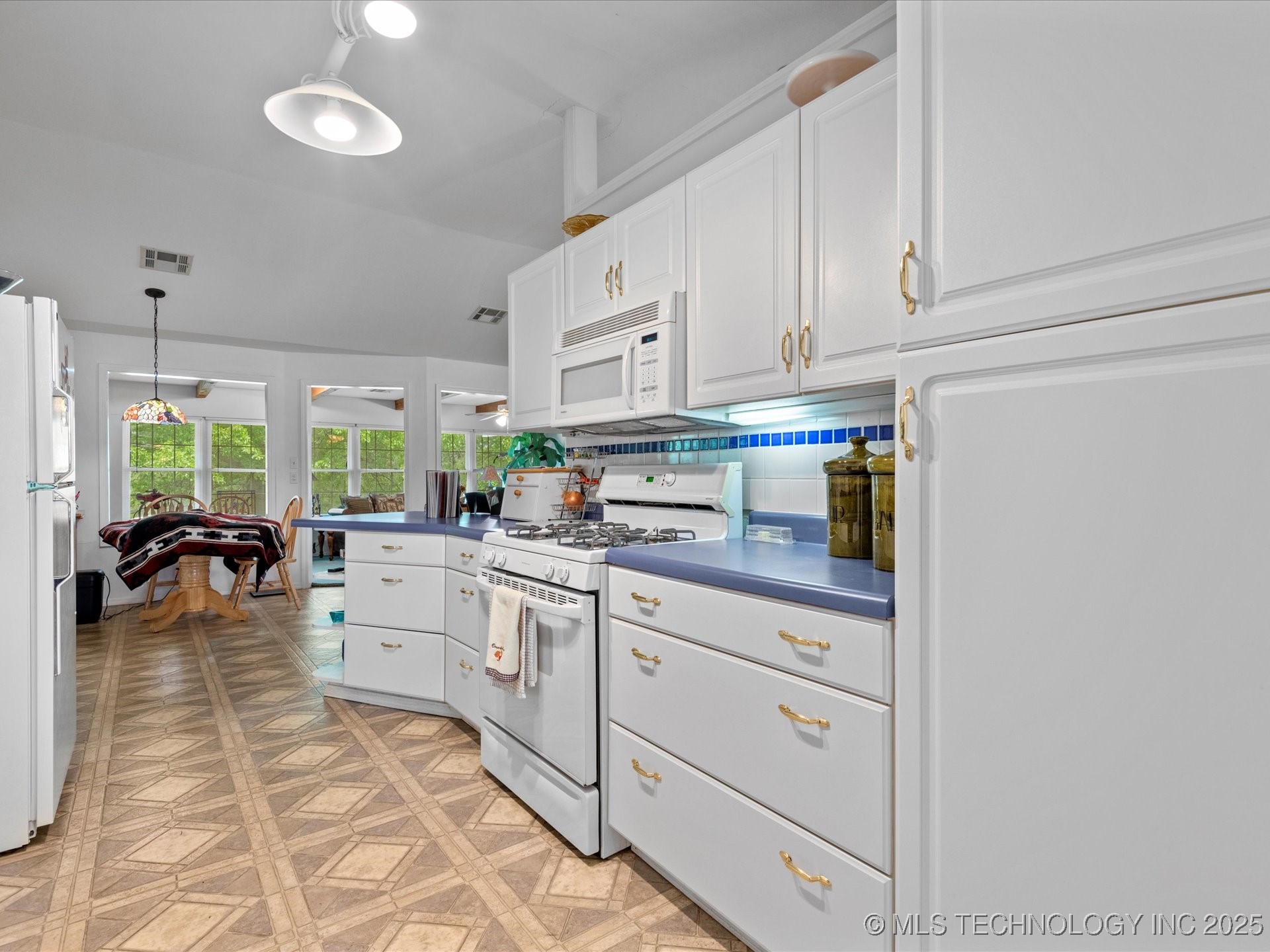 300 Keeler Street Property Photo 16