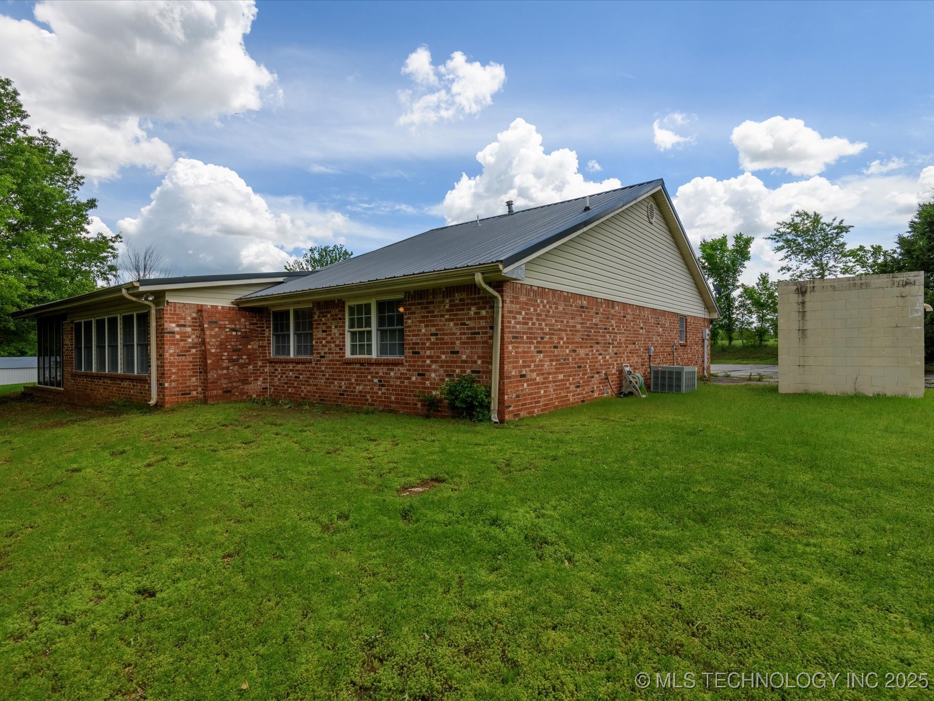 300 Keeler Street Property Photo 34