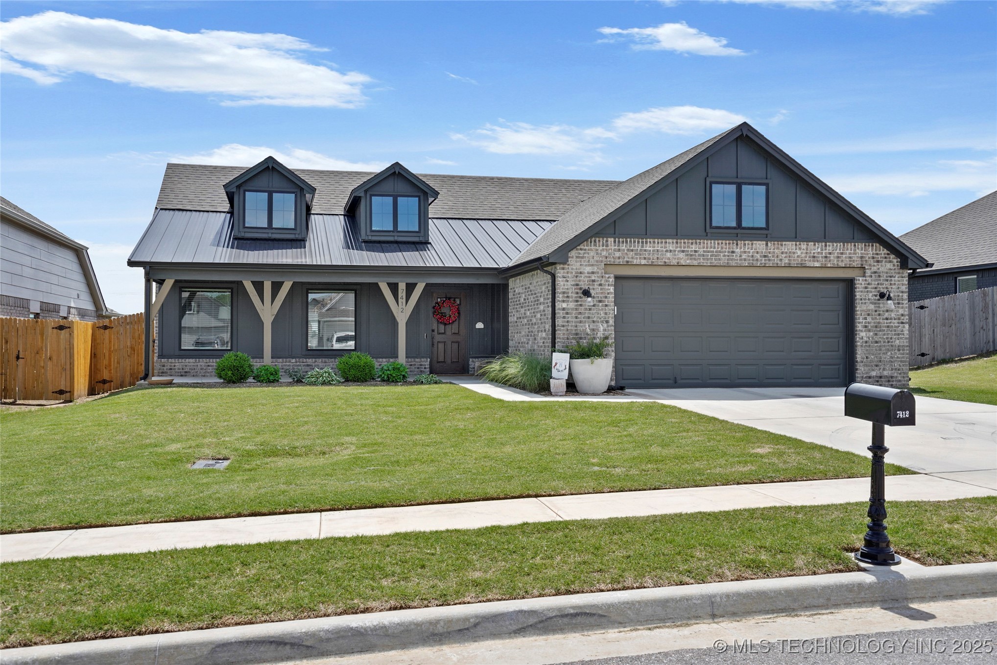 7412 E 89th Place N Property Photo 2