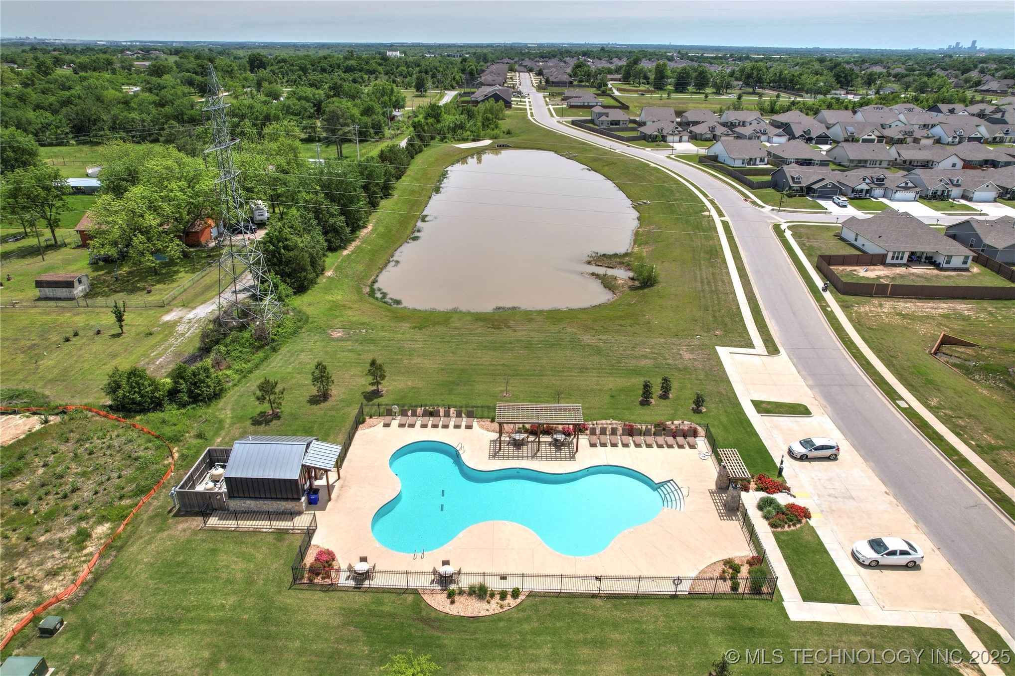 7412 E 89th Place N Property Photo 35