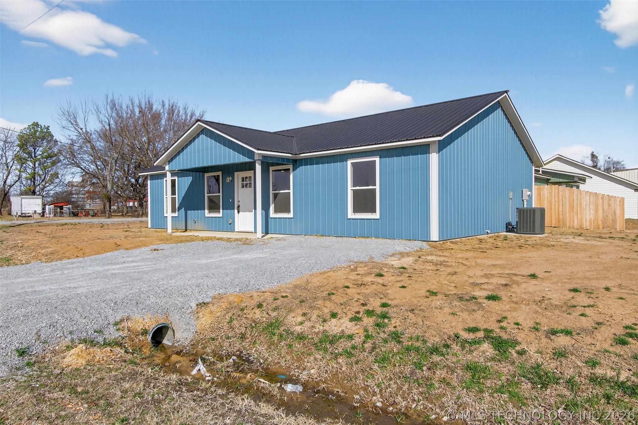 112 E Loy Avenue Property Photo 2