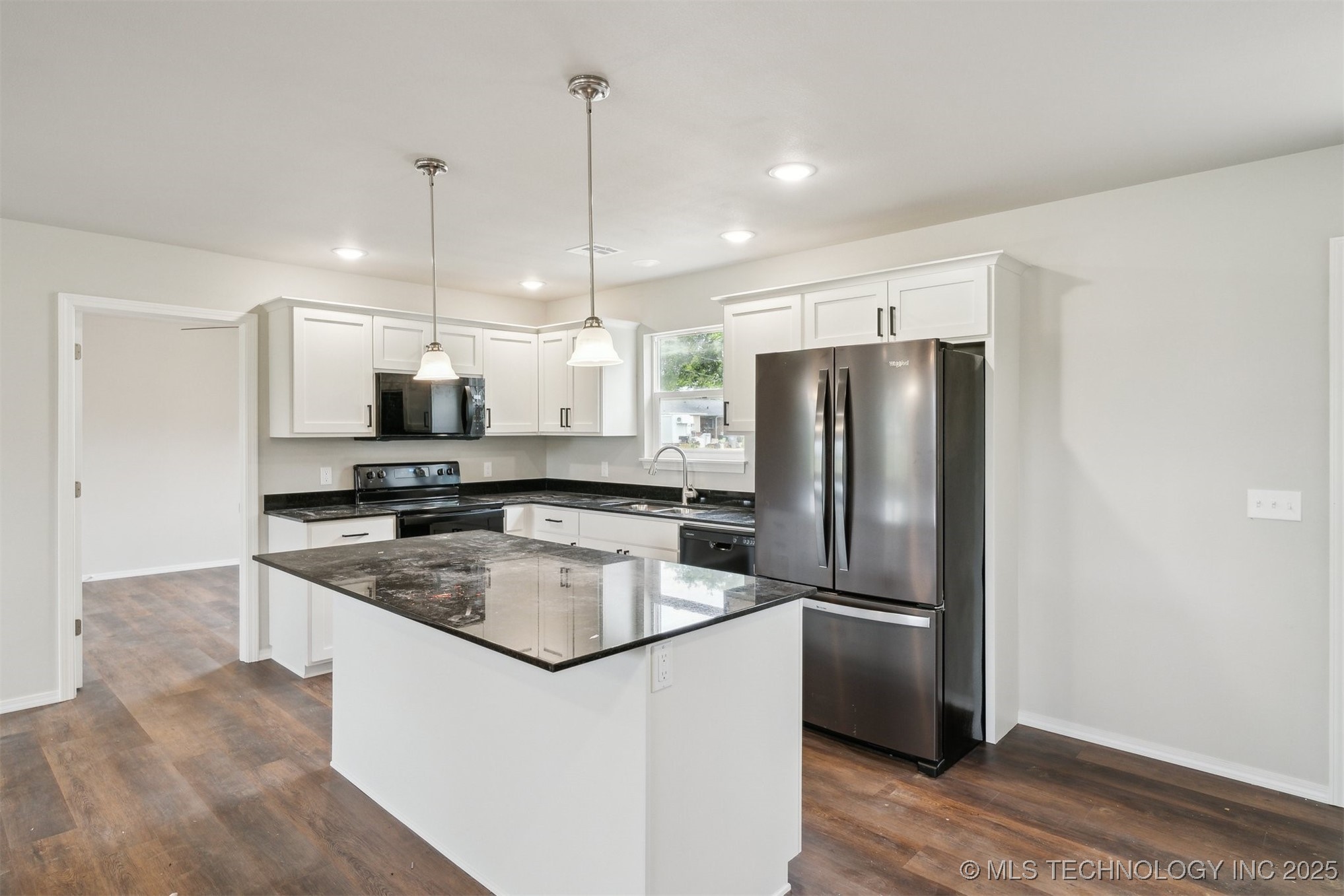 112 E Loy Avenue Property Photo 7