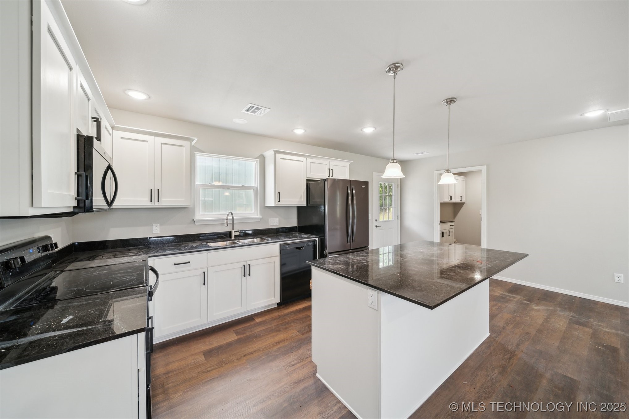 112 E Loy Avenue Property Photo 9