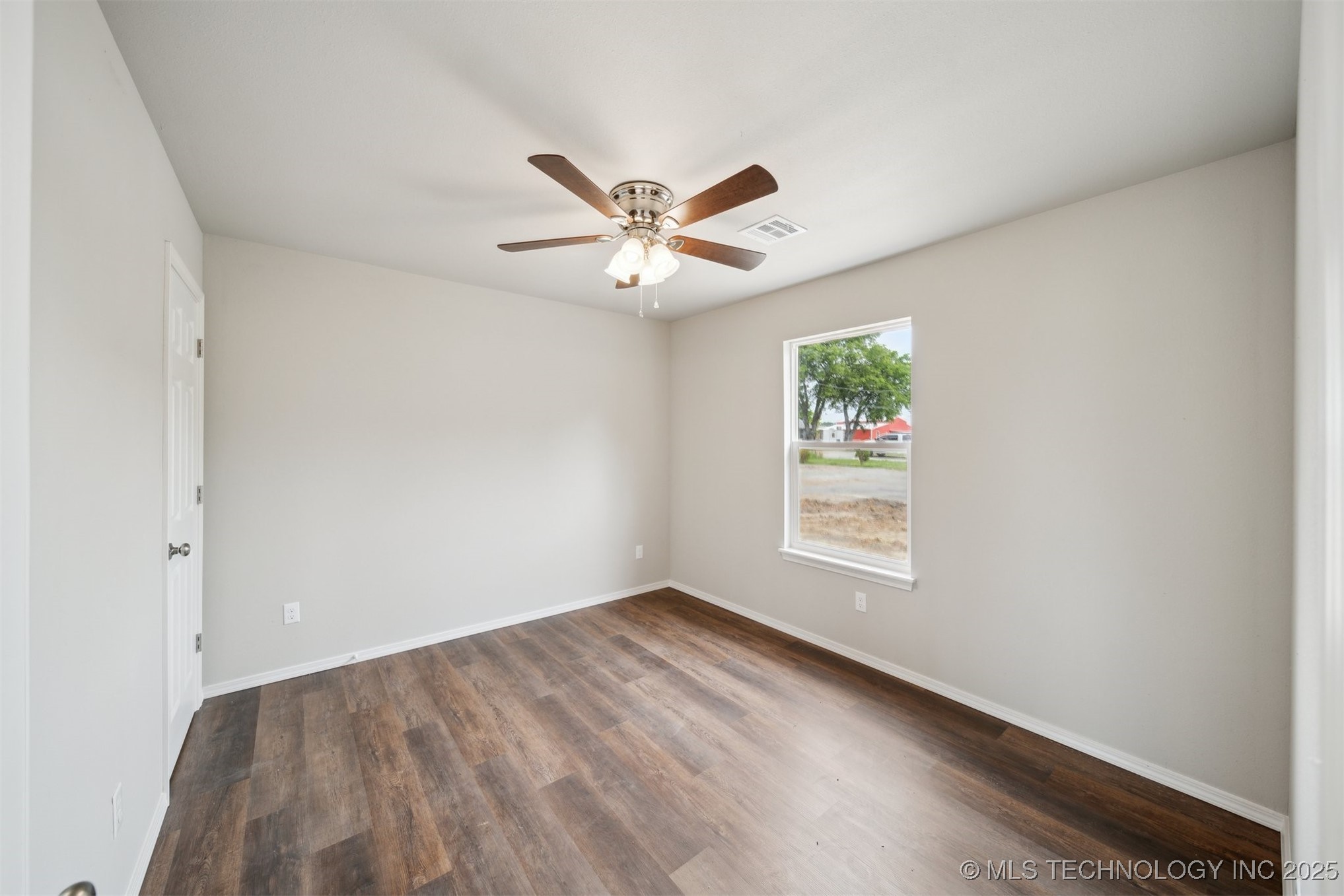 112 E Loy Avenue Property Photo 10