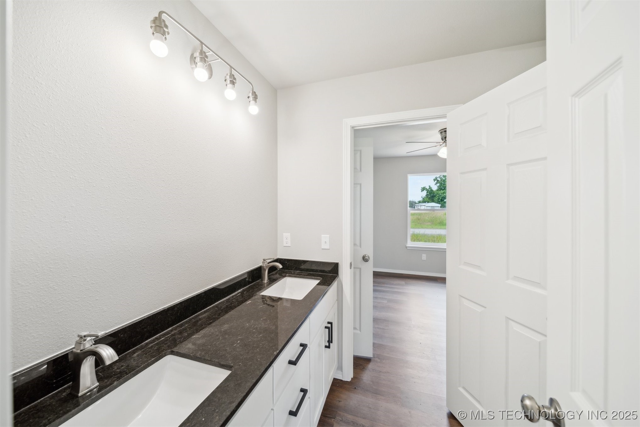 112 E Loy Avenue Property Photo 11