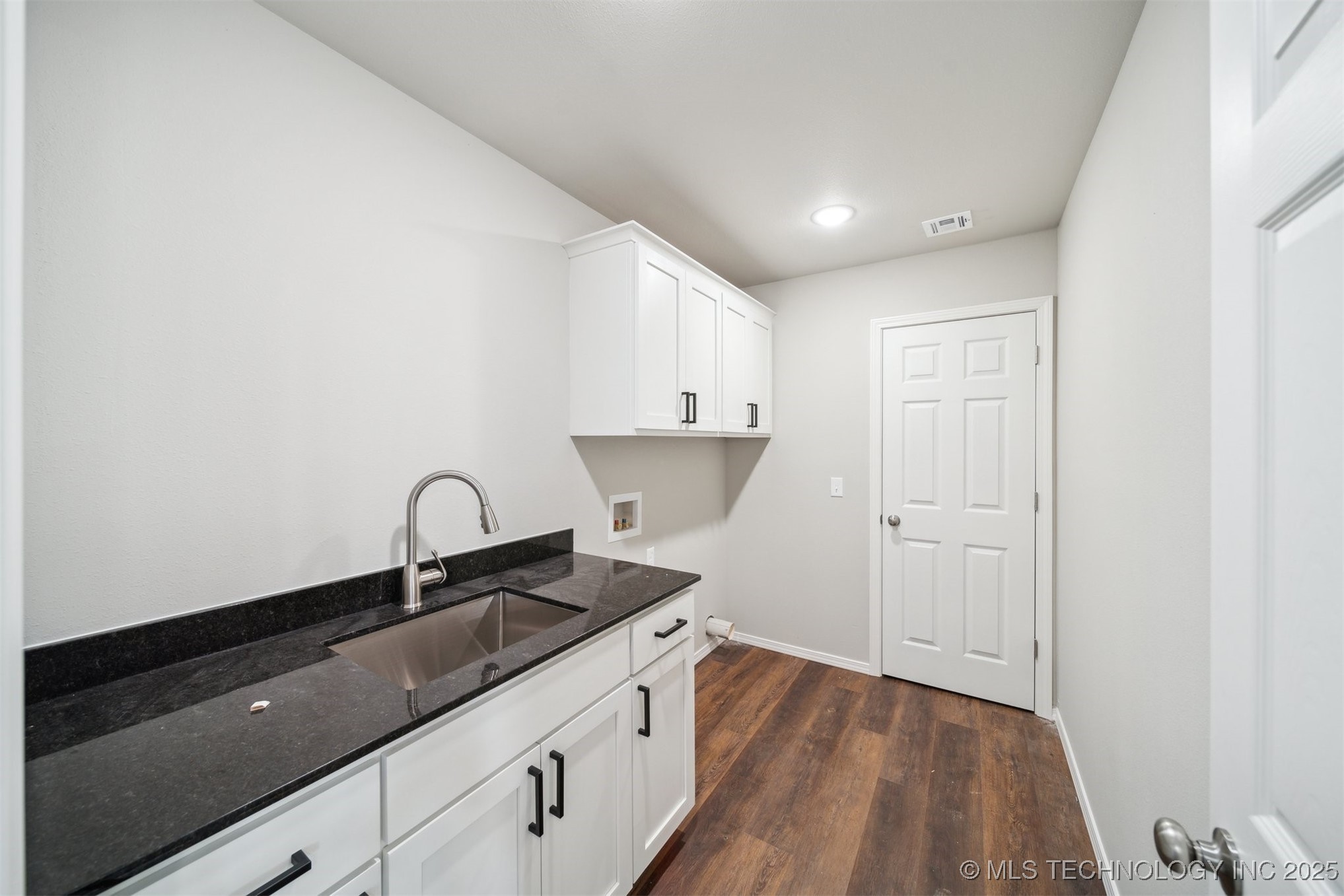 112 E Loy Avenue Property Photo 17