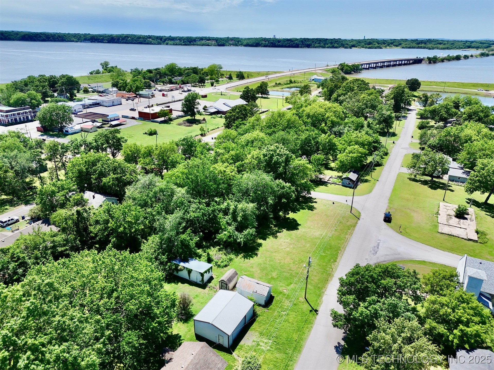 210 W Frontier Street Property Photo 4