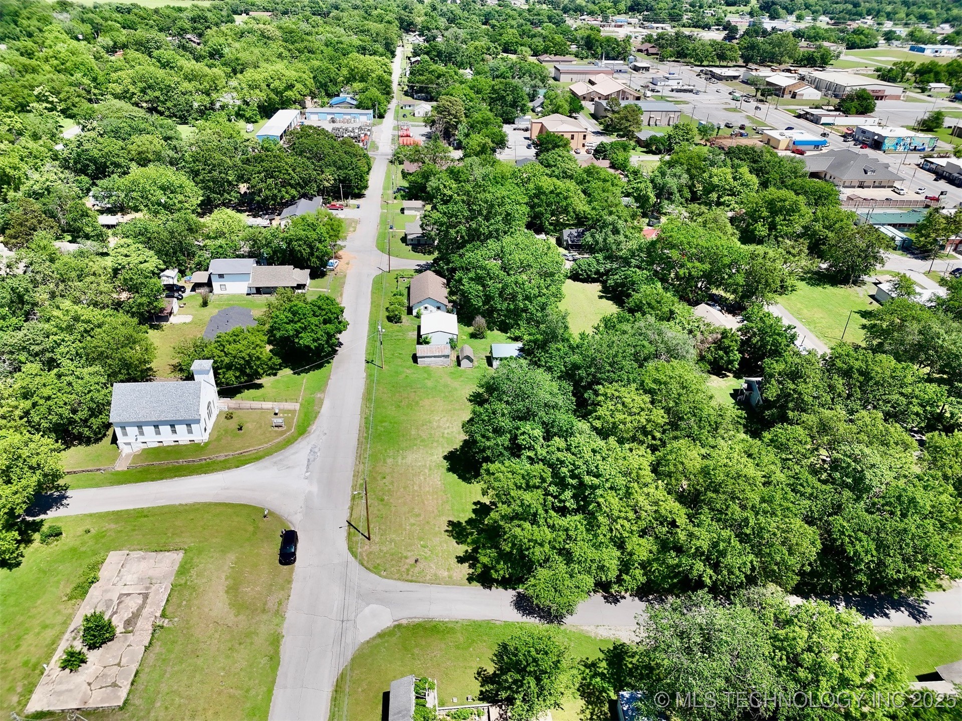 210 W Frontier Street Property Photo 5