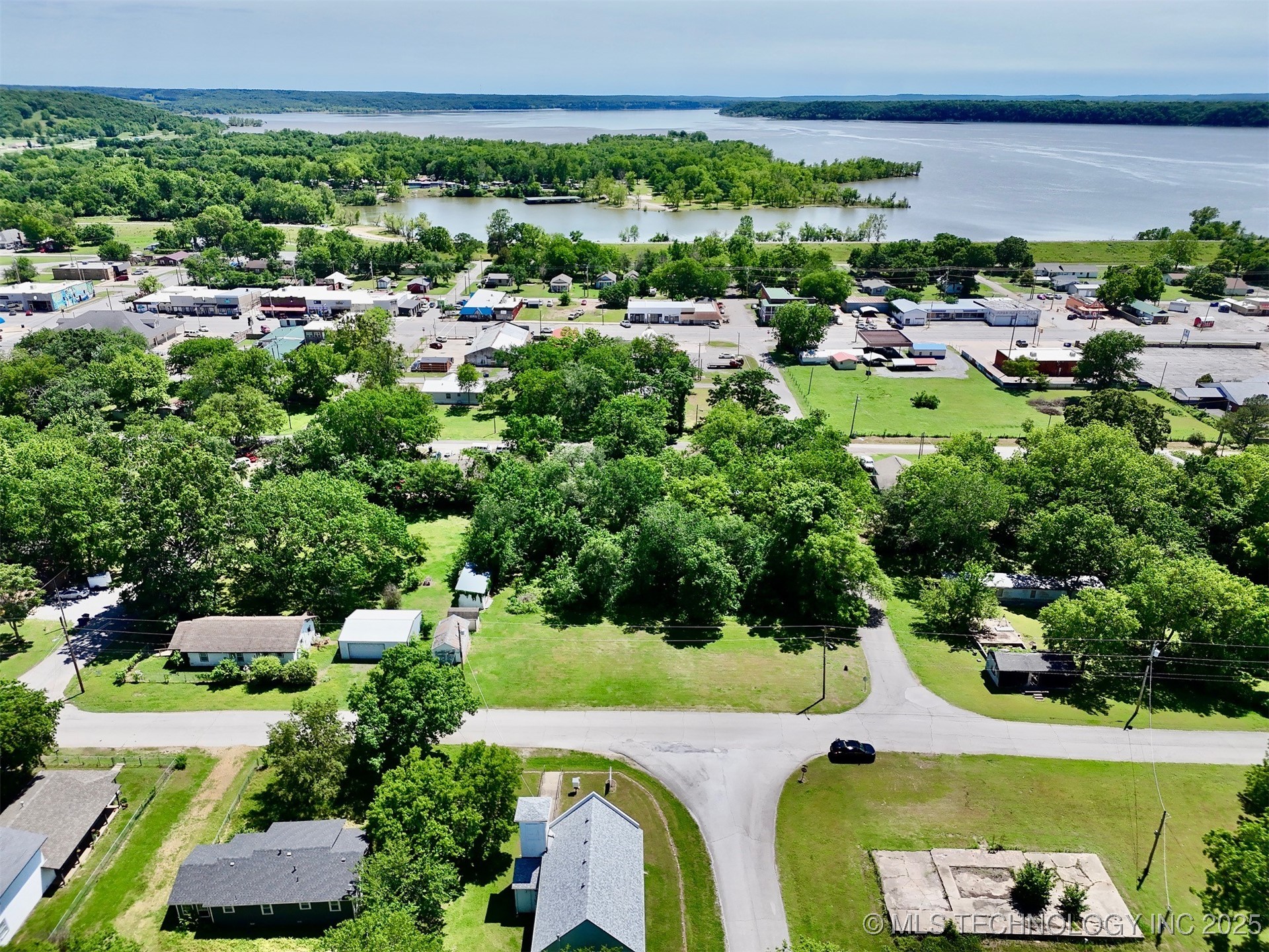 210 W Frontier Street Property Photo 6