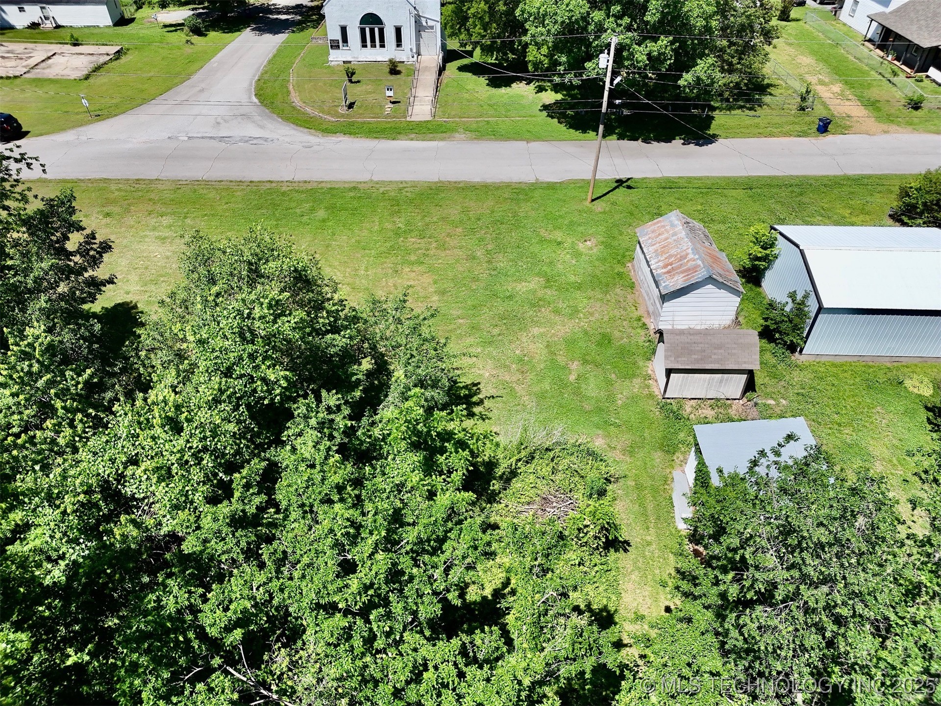 210 W Frontier Street Property Photo 7