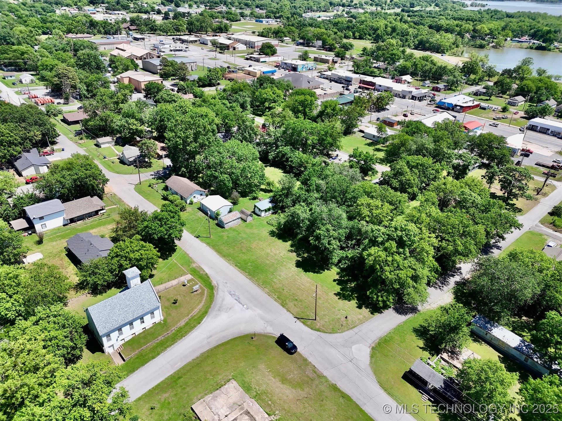 210 W Frontier Street Property Photo 8