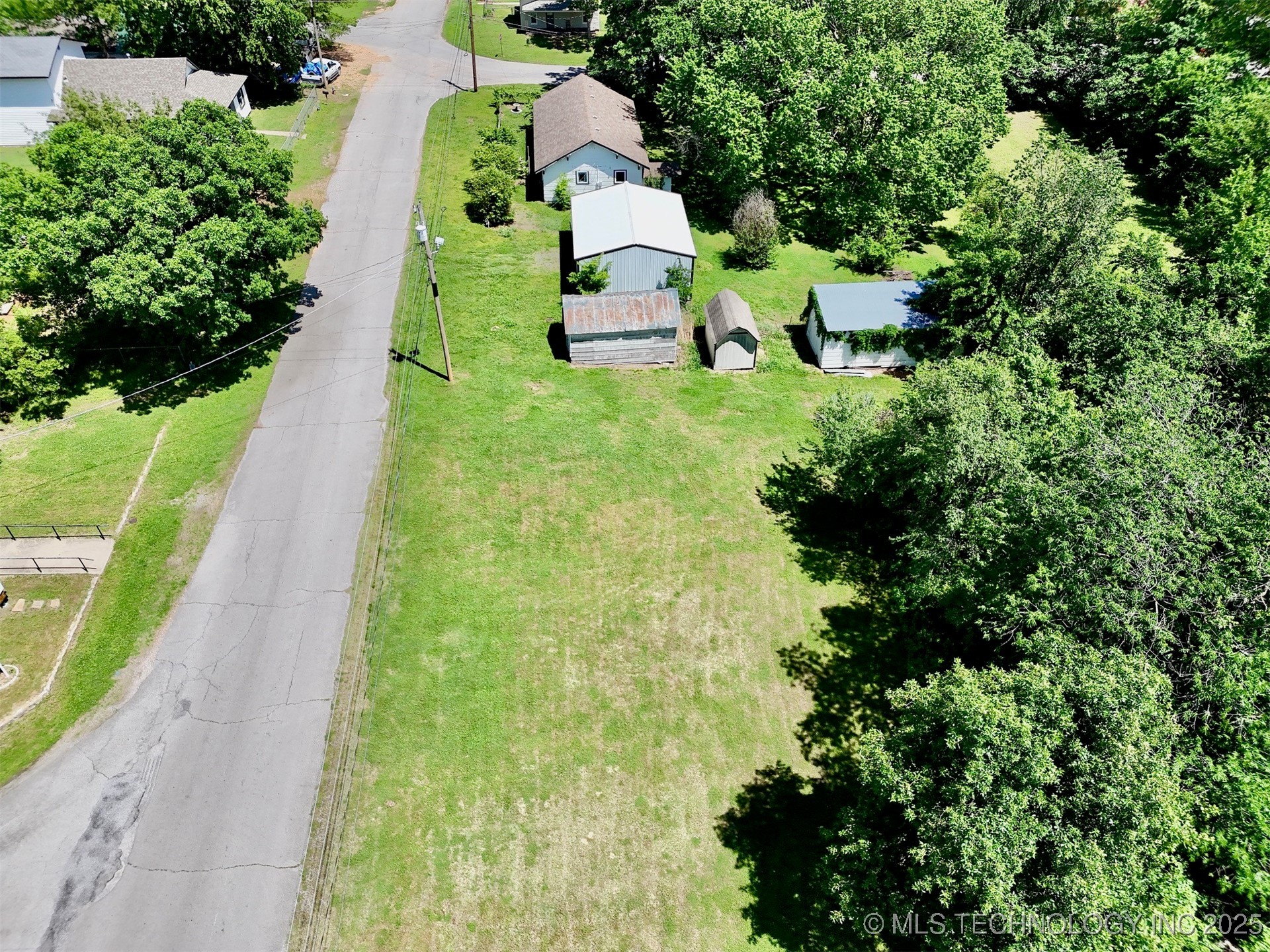 210 W Frontier Street Property Photo 11