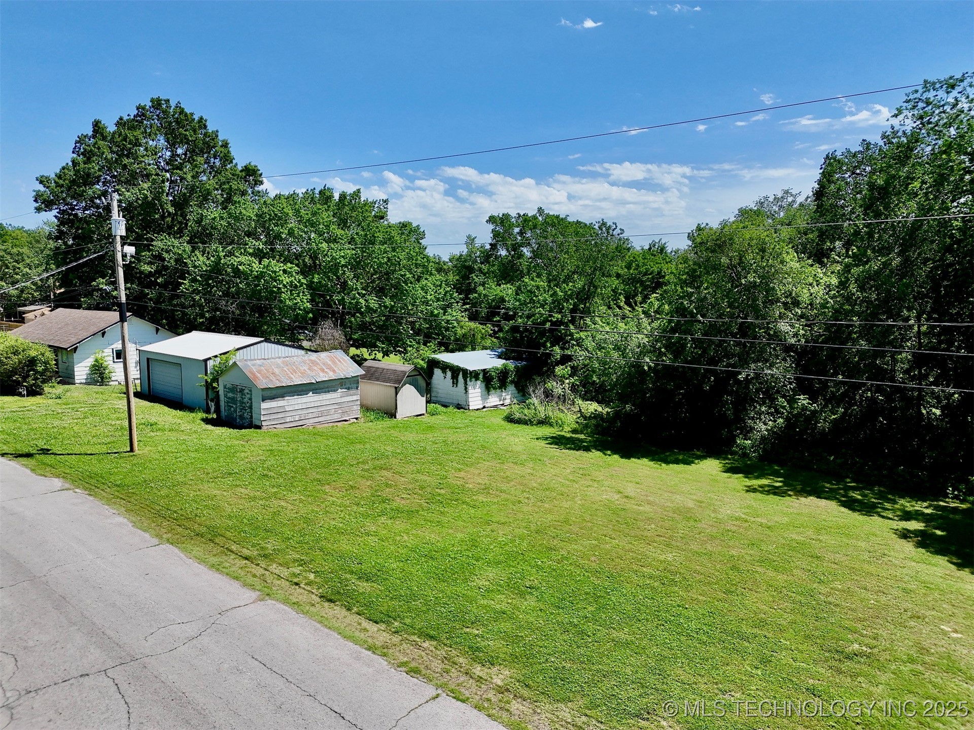 210 W Frontier Street Property Photo 12