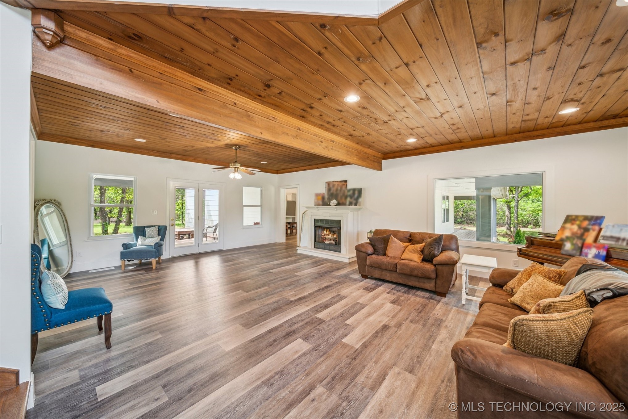 1001 County Road 2265 Property Photo 11