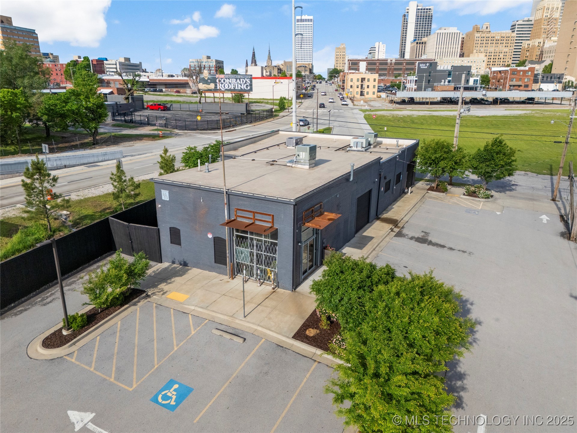 621 S Kenosha Avenue Property Photo 2