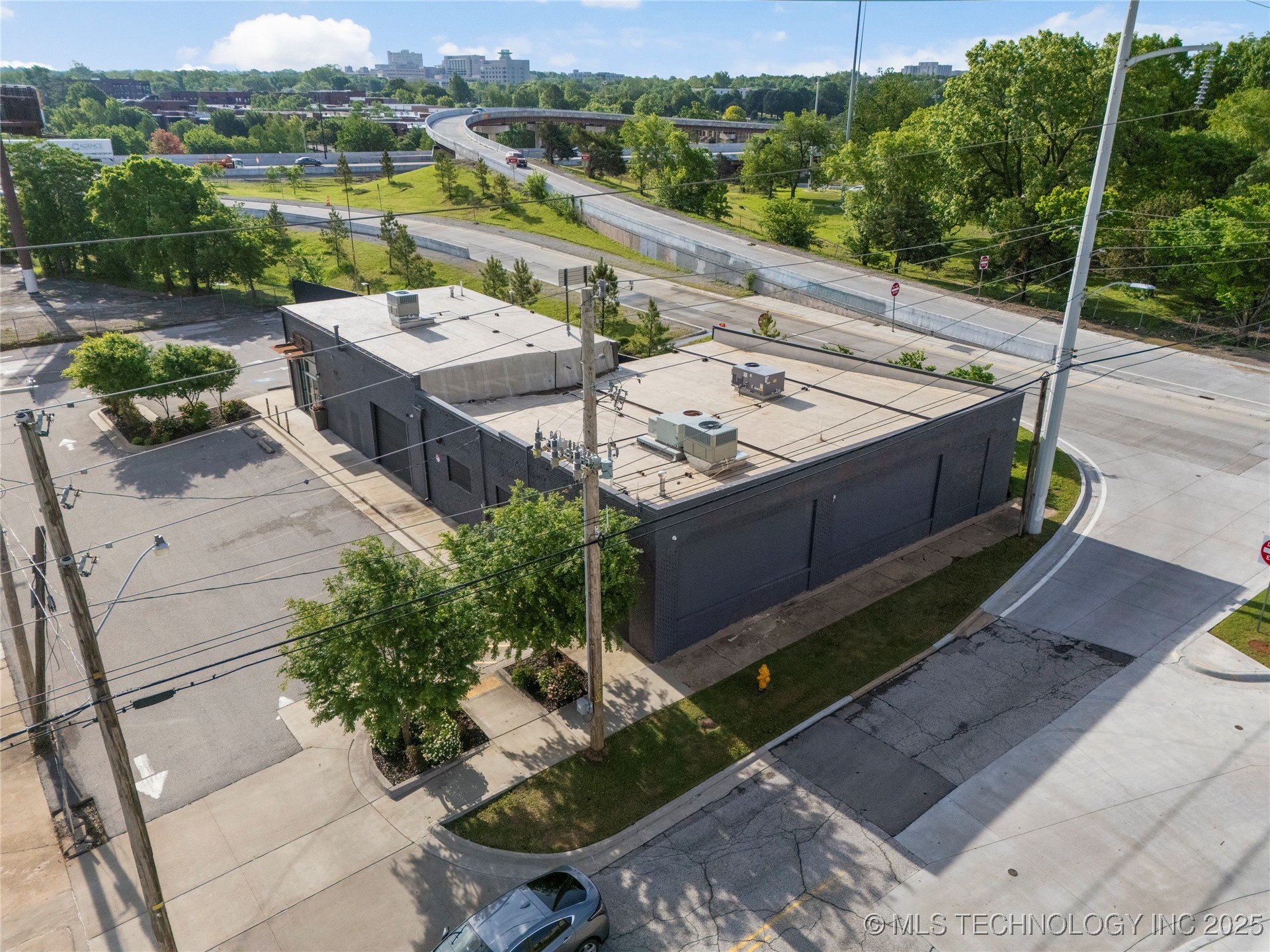 621 S Kenosha Avenue Property Photo 3