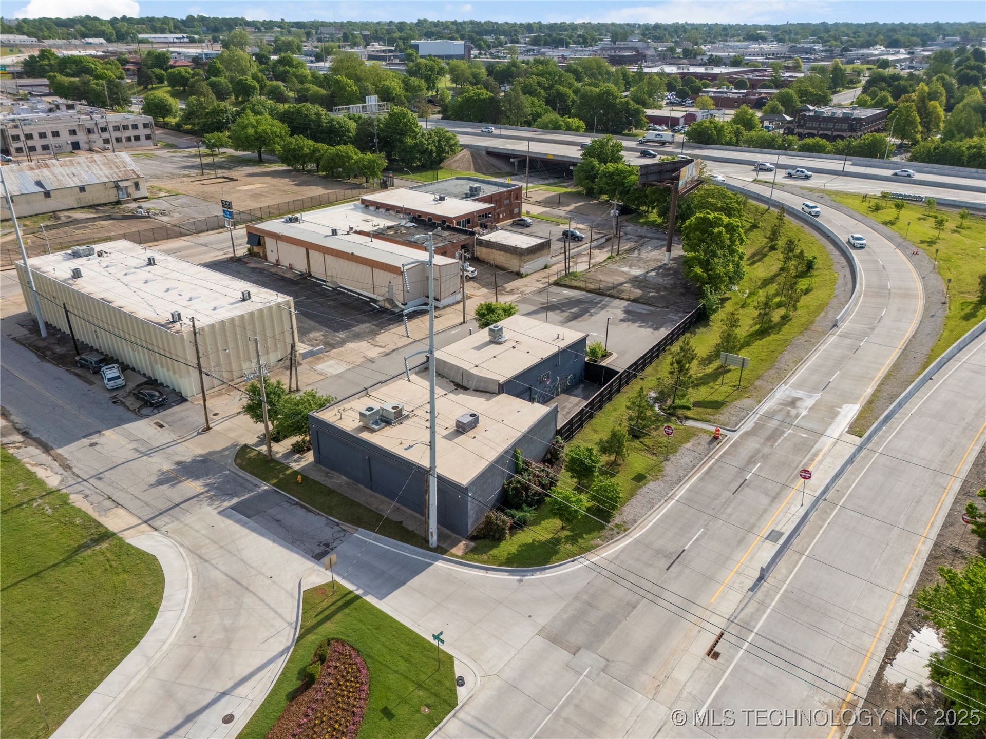 621 S Kenosha Avenue Property Photo 4