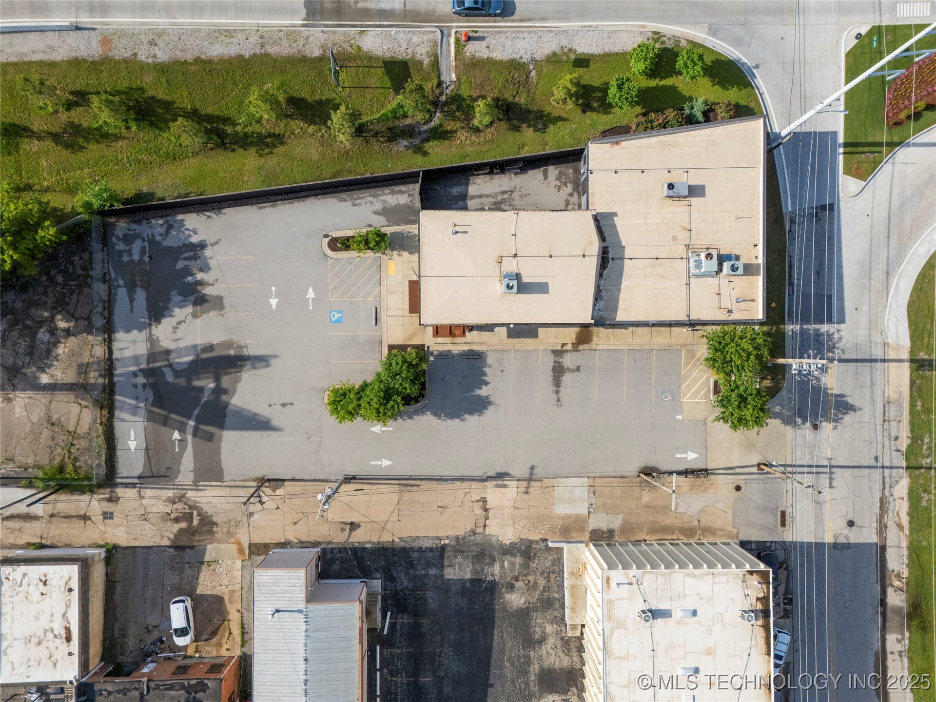 621 S Kenosha Avenue Property Photo 5