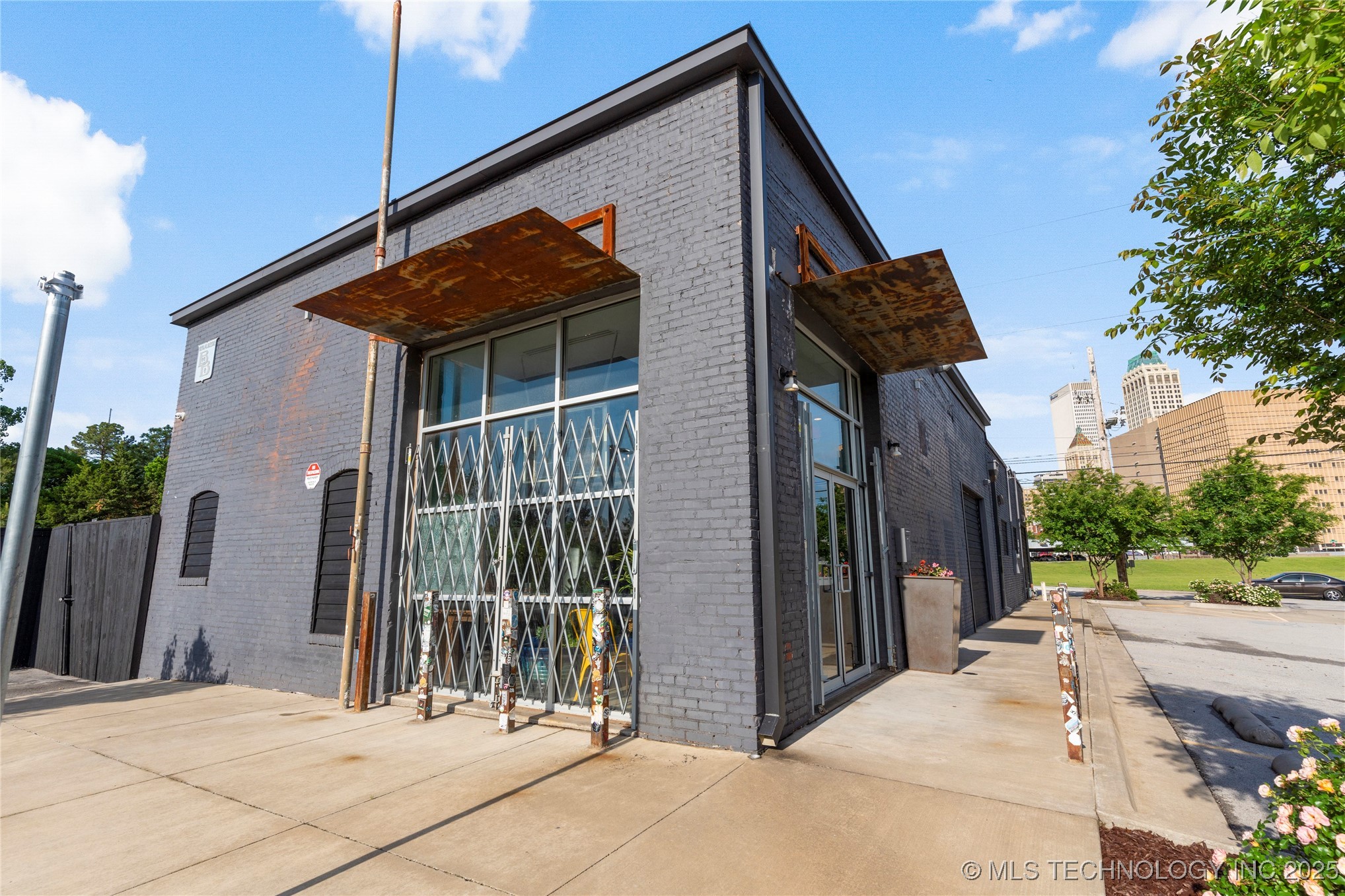 621 S Kenosha Avenue Property Photo 14