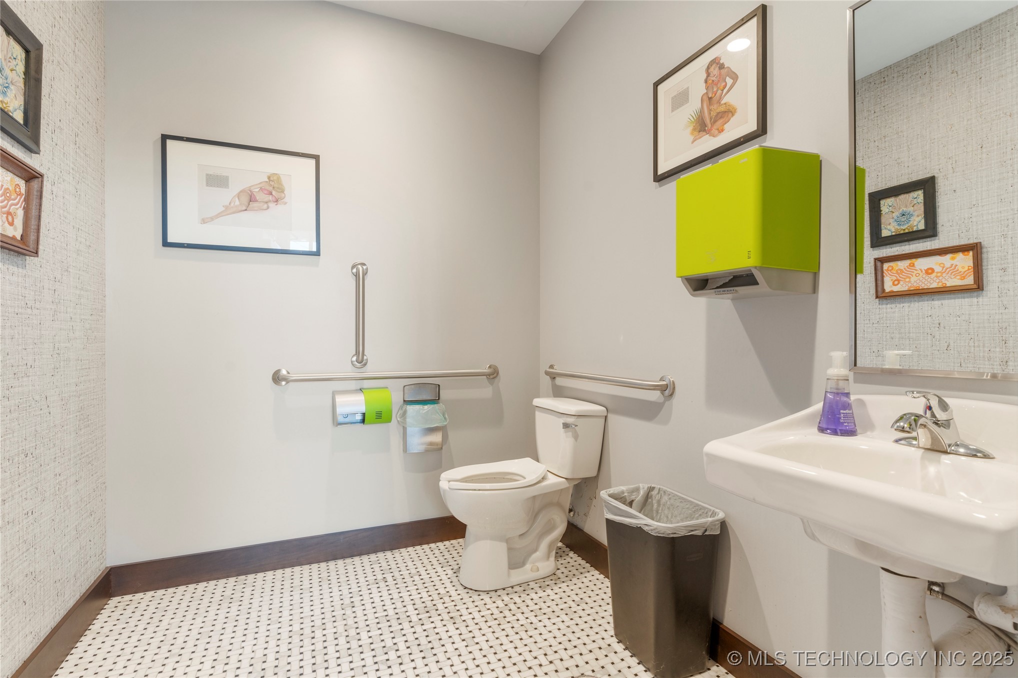 621 S Kenosha Avenue Property Photo 24