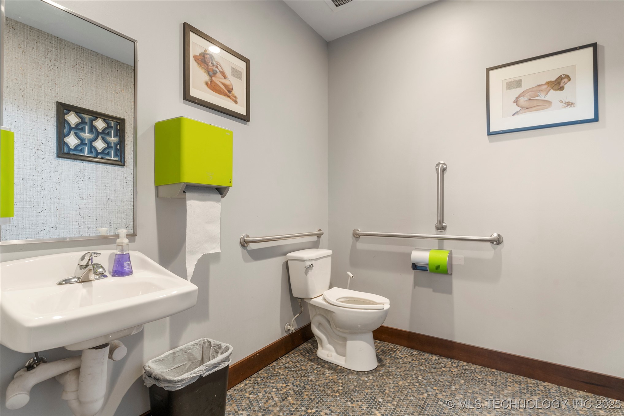 621 S Kenosha Avenue Property Photo 25