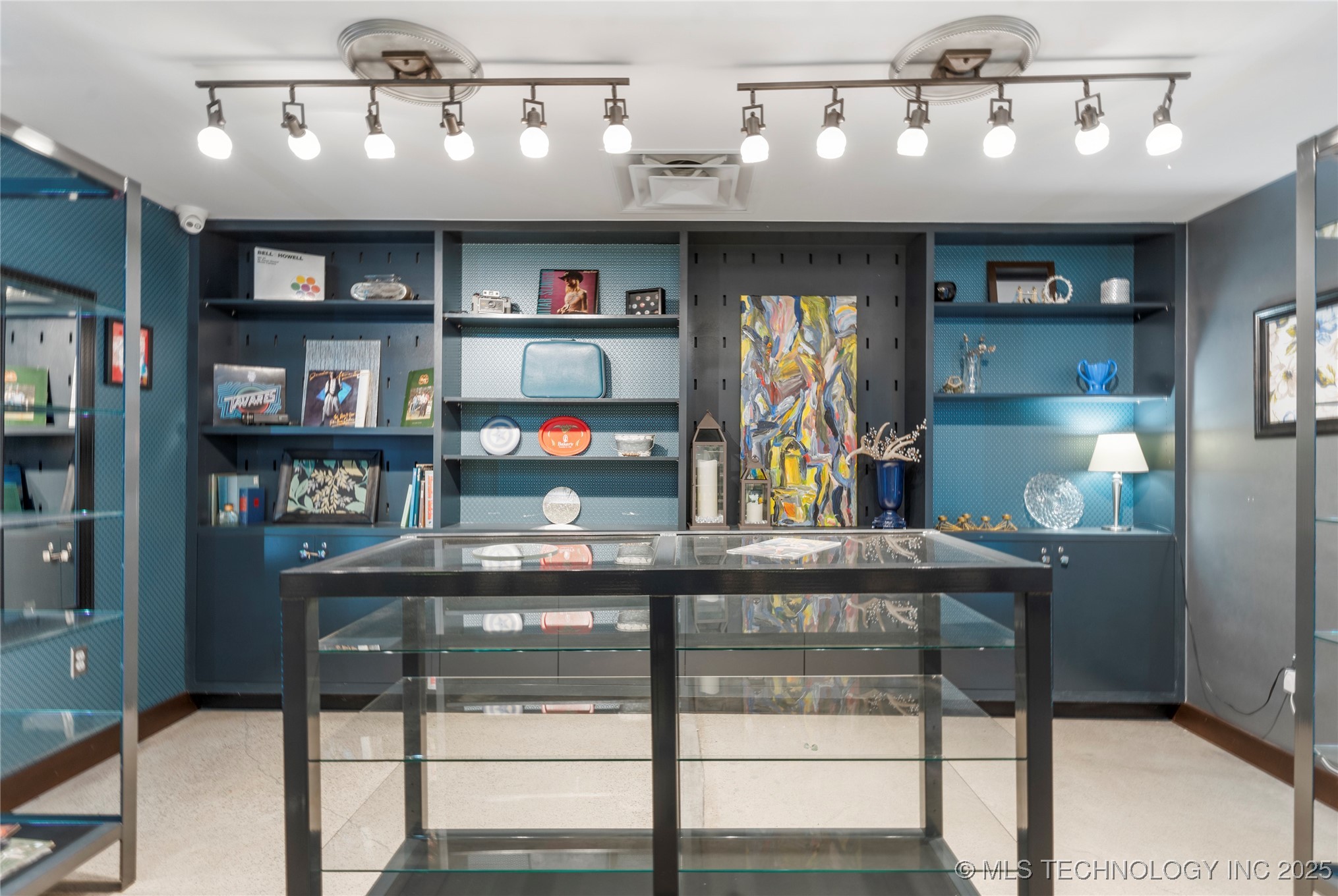 621 S Kenosha Avenue Property Photo 42