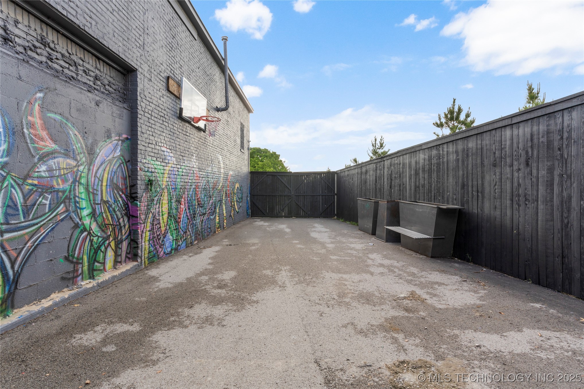 621 S Kenosha Avenue Property Photo 77