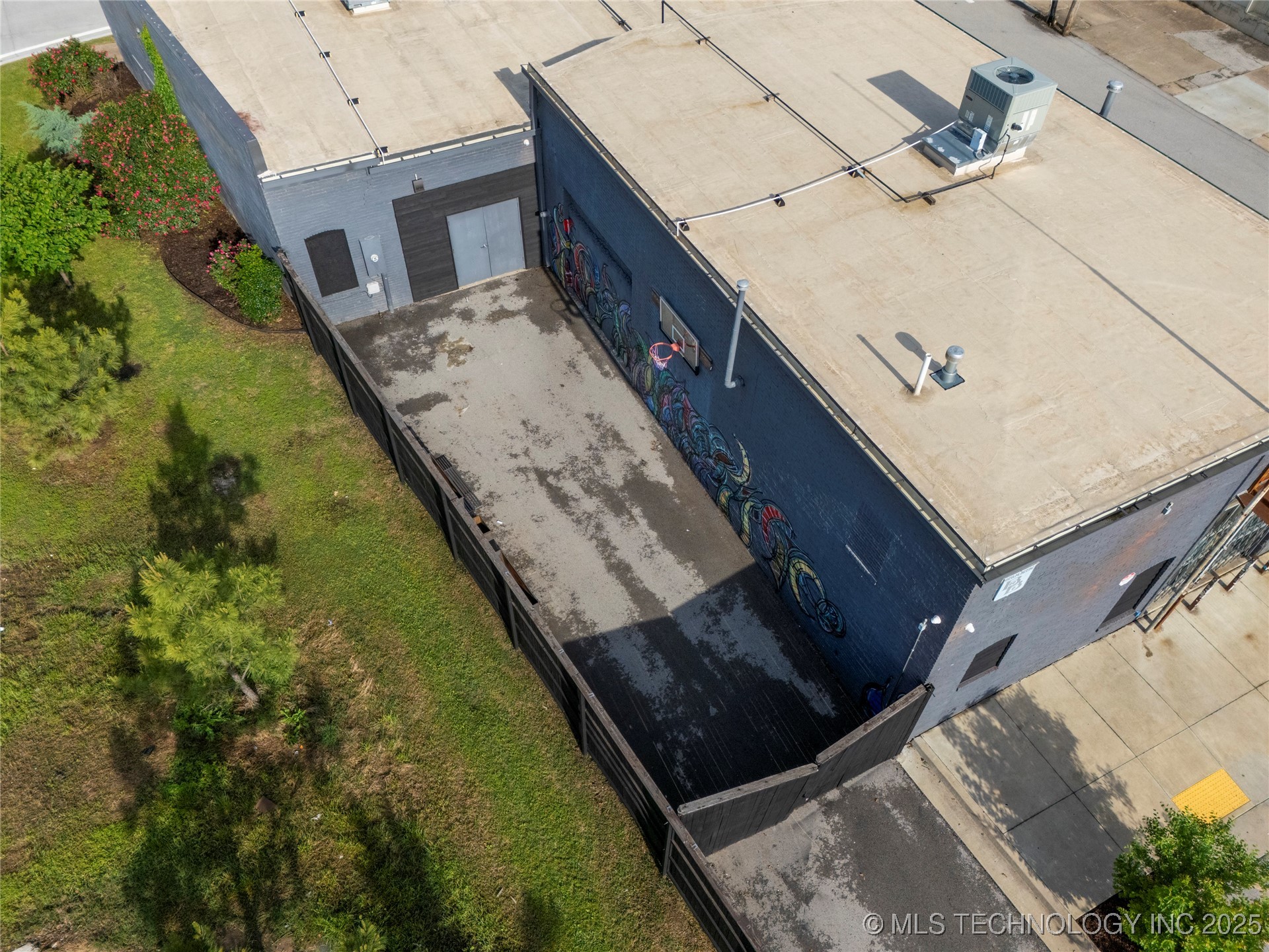 621 S Kenosha Avenue Property Photo 80