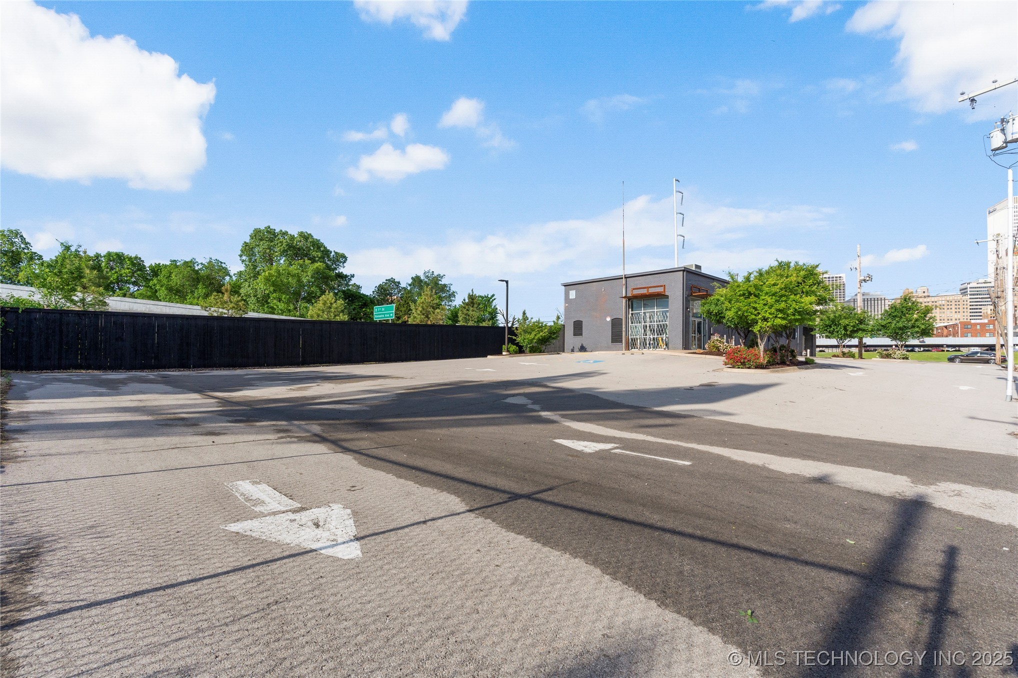 621 S Kenosha Avenue Property Photo 82