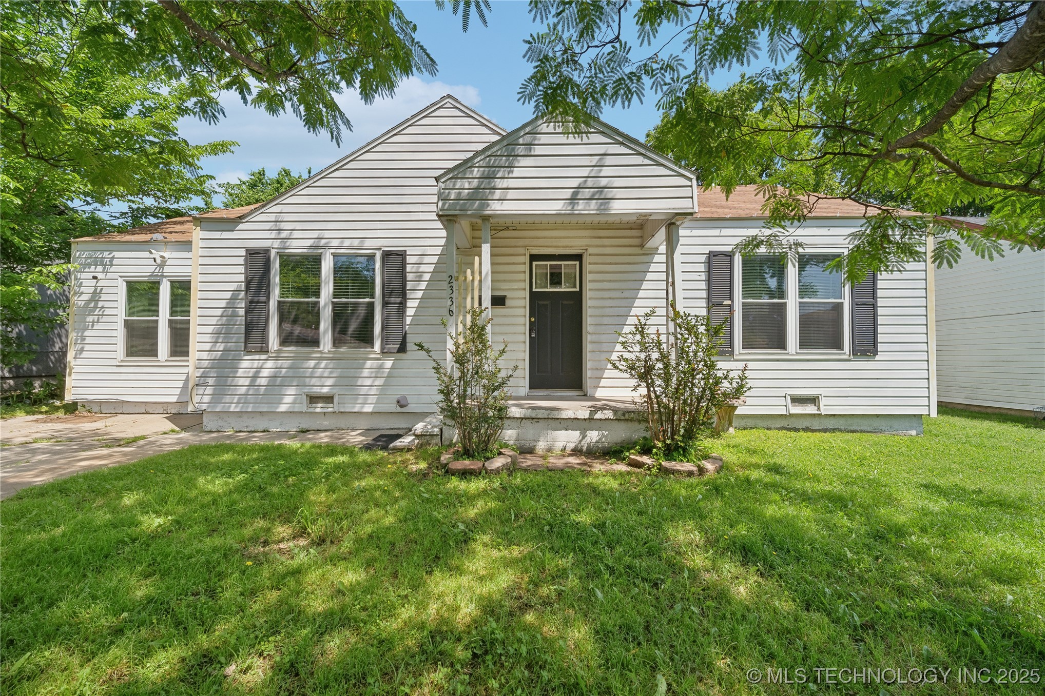 2336 Elmira Street Property Photo 1