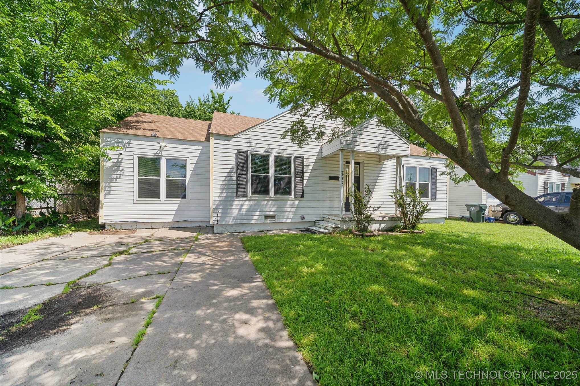 2336 Elmira Street Property Photo 2