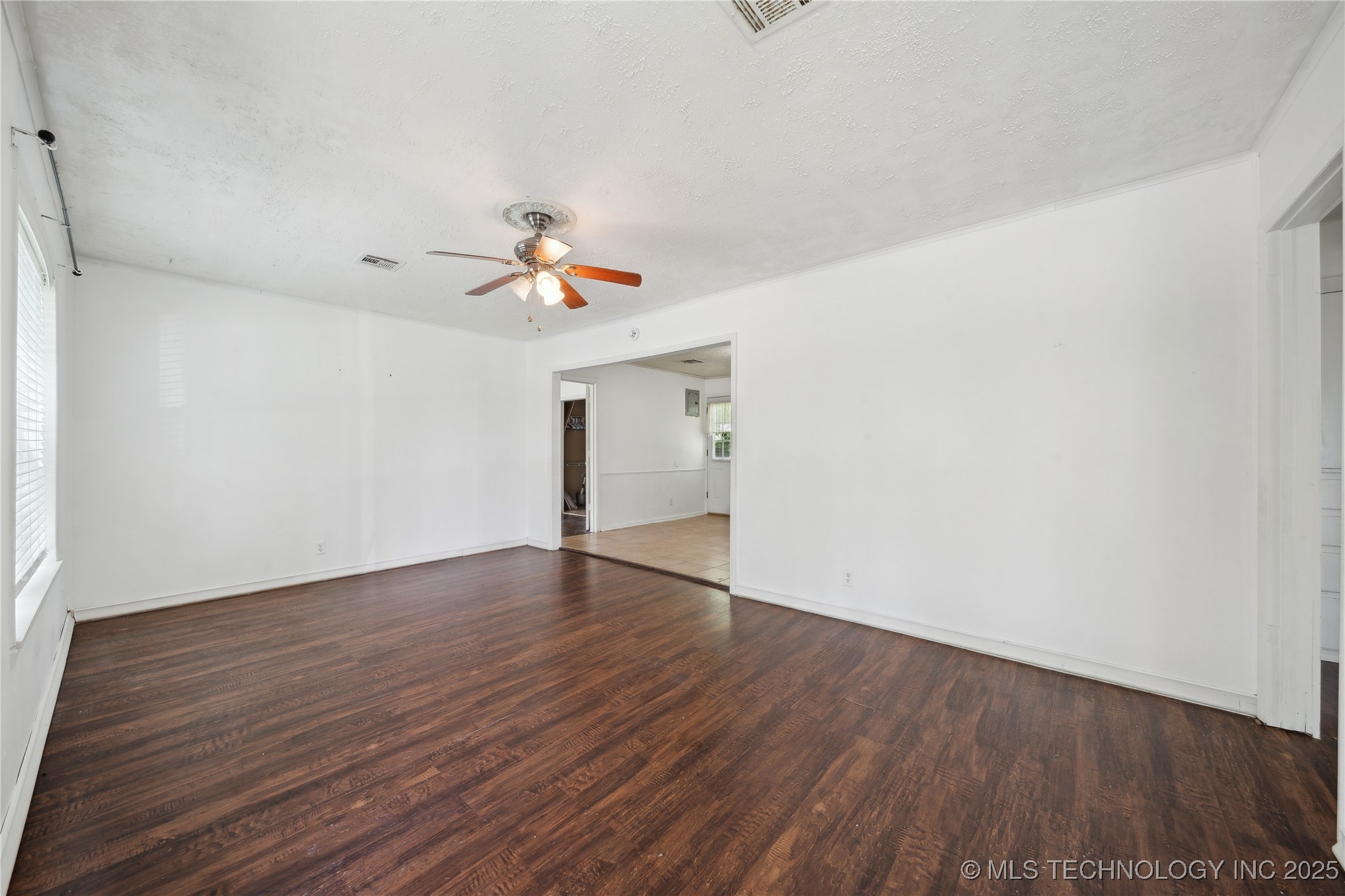 2336 Elmira Street Property Photo 4