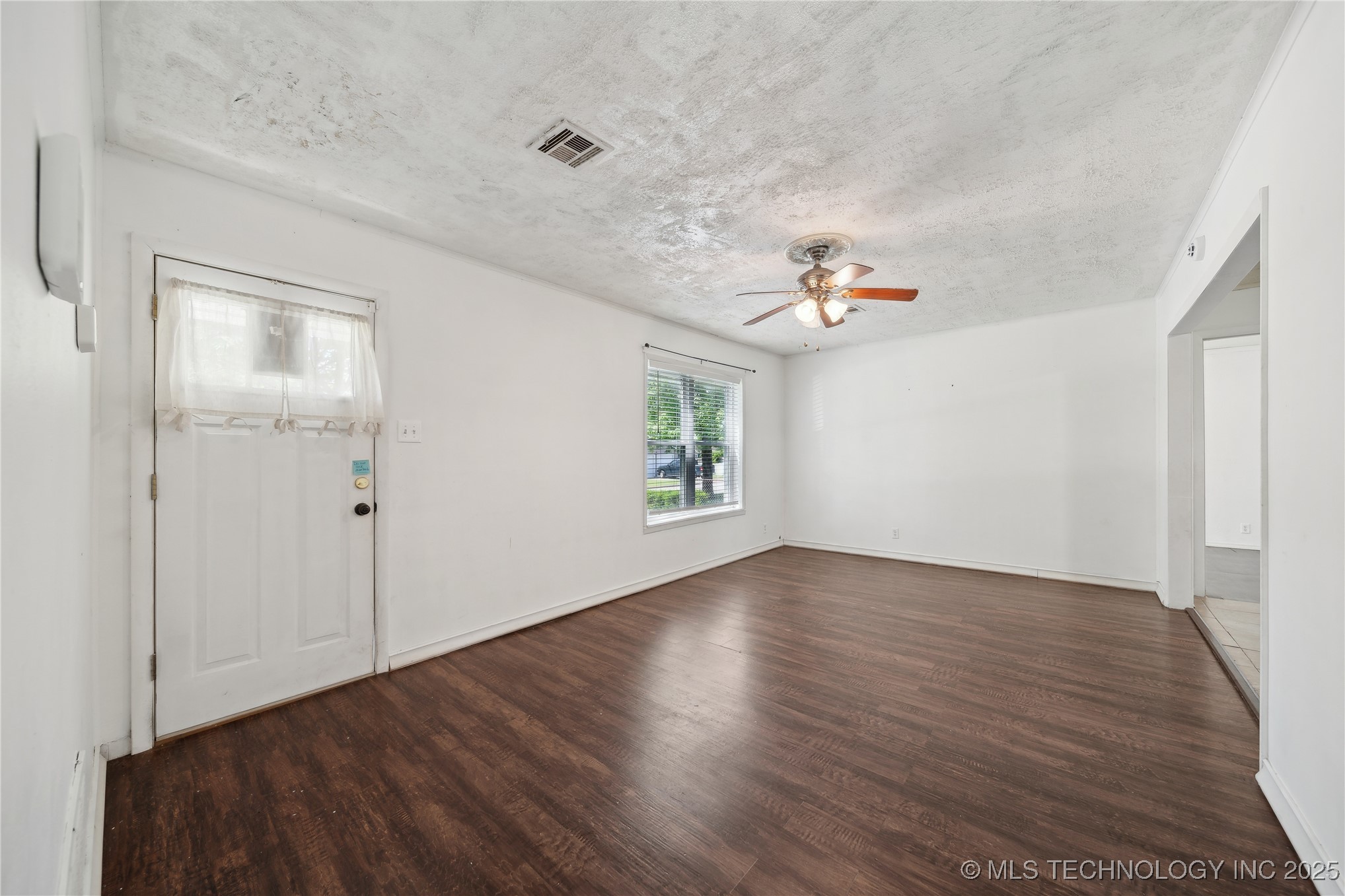 2336 Elmira Street Property Photo 5