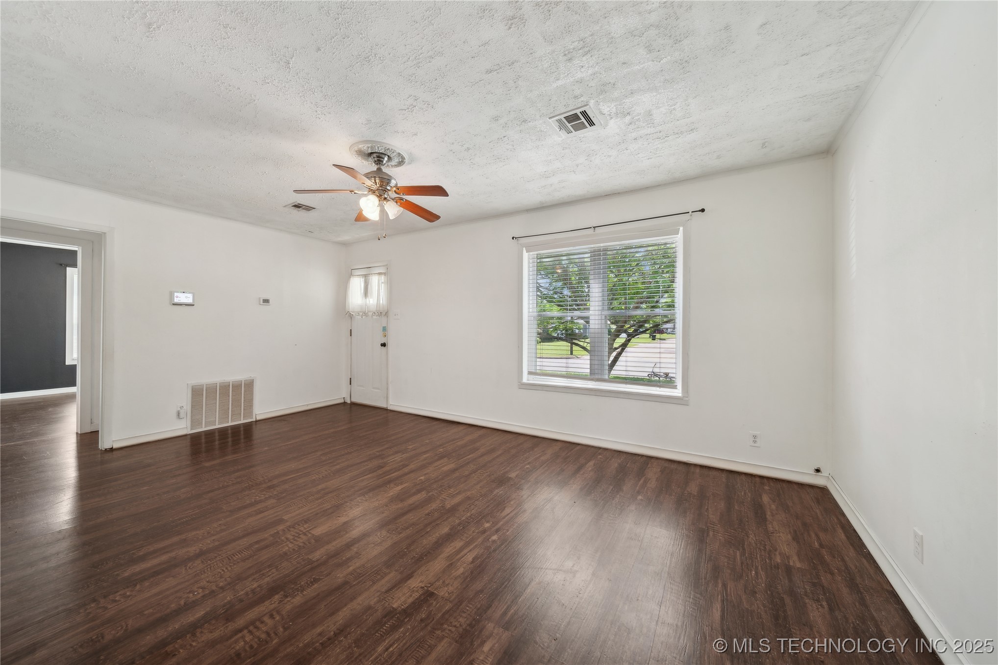 2336 Elmira Street Property Photo 6