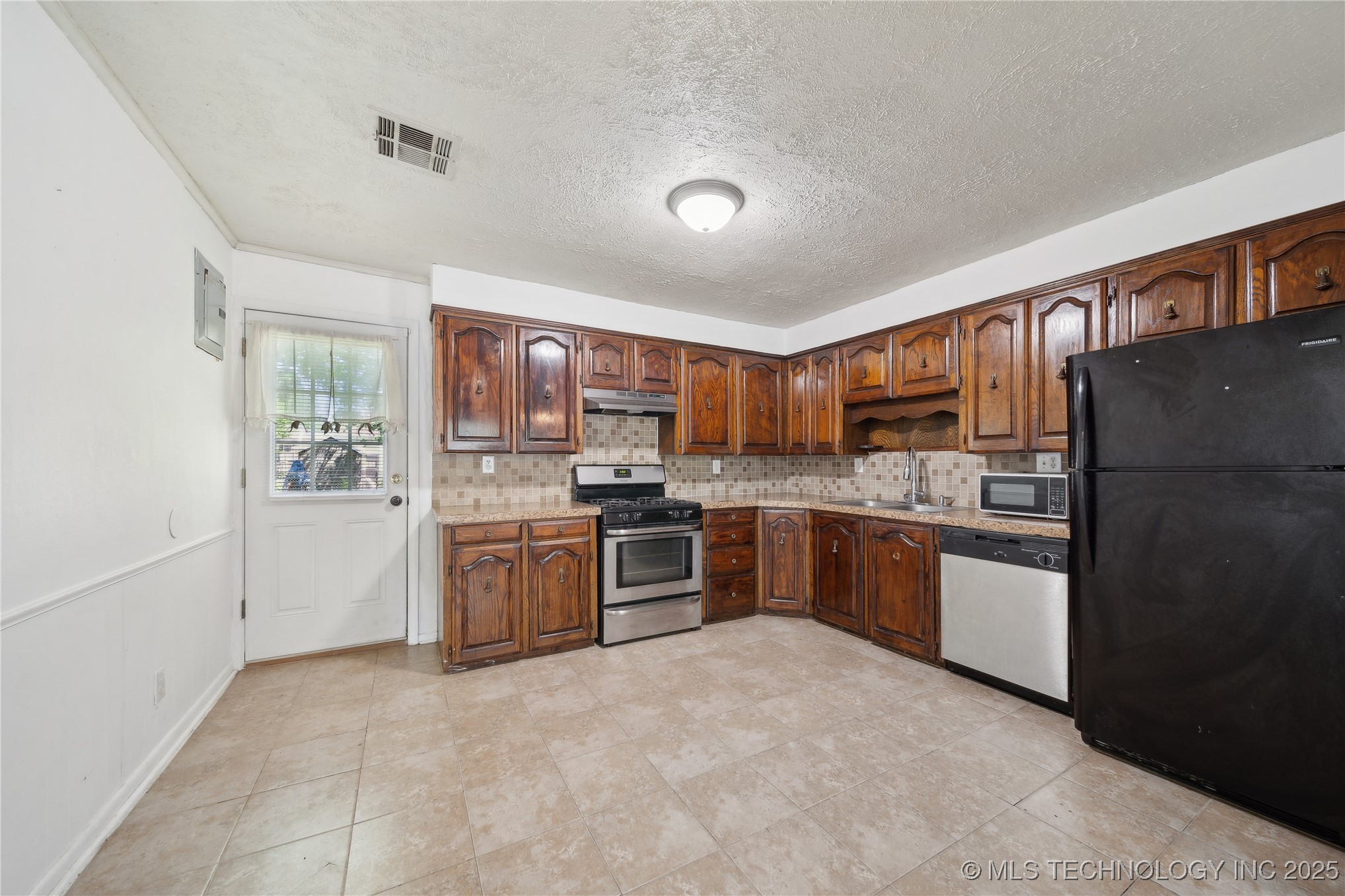 2336 Elmira Street Property Photo 7