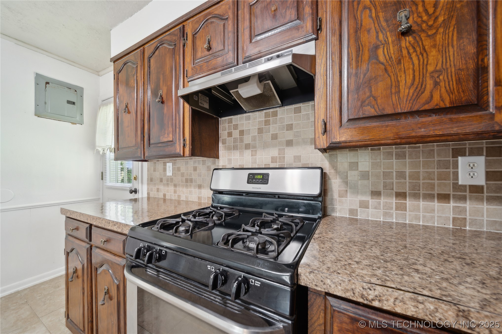 2336 Elmira Street Property Photo 9